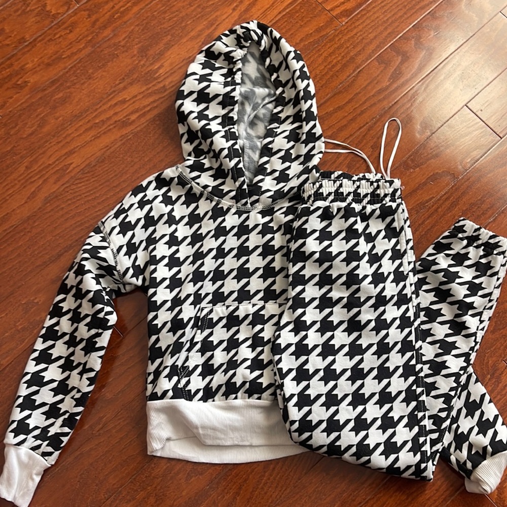 AQUA girls houndstooth hoodie and sweatpants